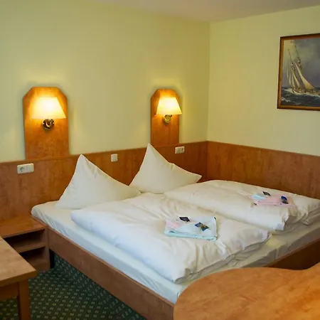 & Zum Himmel فندق 3*