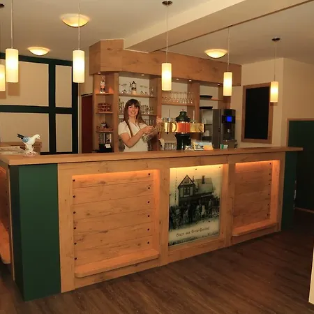 & Zum Himmel فندق